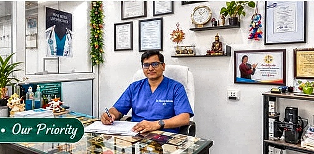Dr. Neeraj Ruhela (PT) at MyoPain Physiotherapy consultation desk